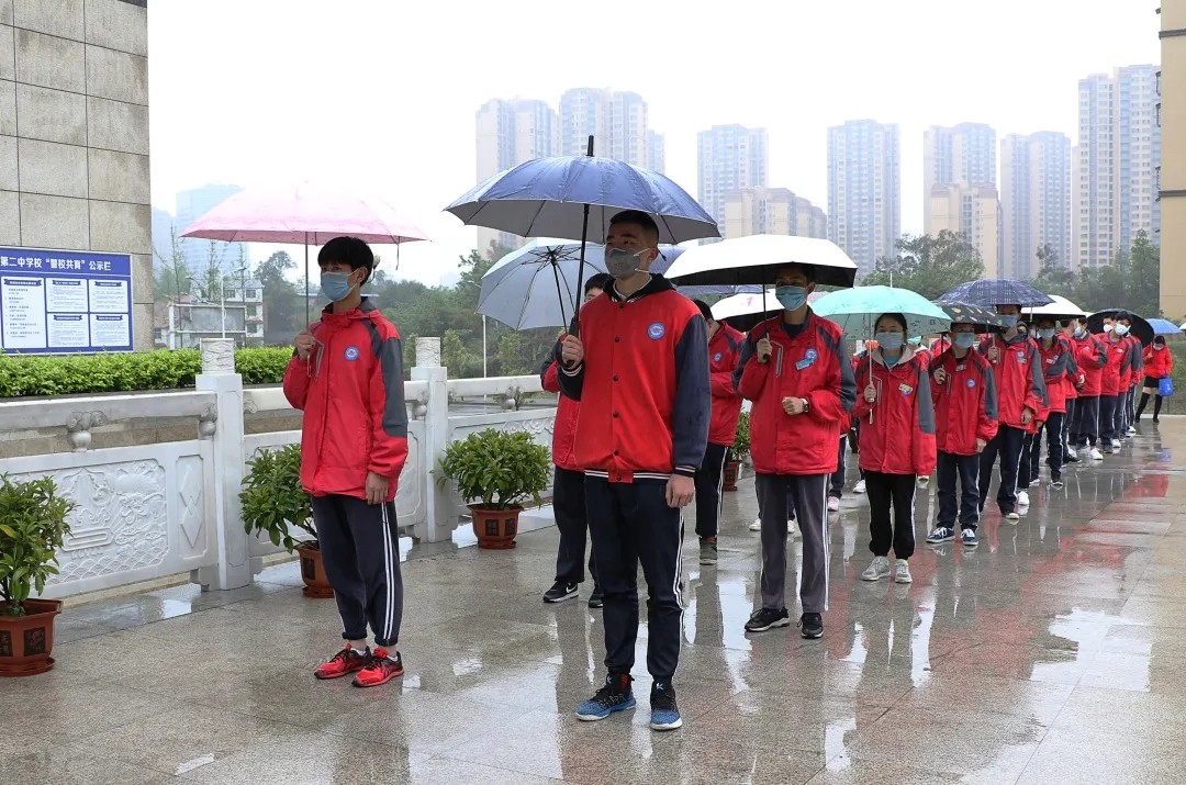 安全顺利复学盟员校长这样做富顺二中学校盟员校长陈刚